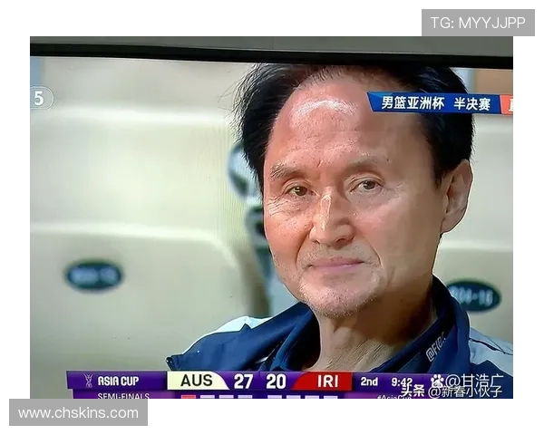 足球明星拍照时意外现身引发粉丝热议瞬间成焦点